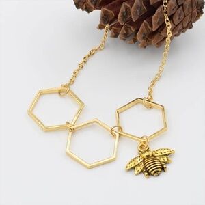 *GELINA* Gold Honeycomb Pendant Design Necklace